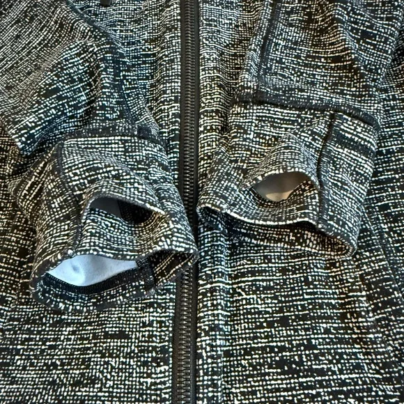 Lululemon Hooded Define Jacket Nulu in Twillines Black and White - Picture 3 of 15